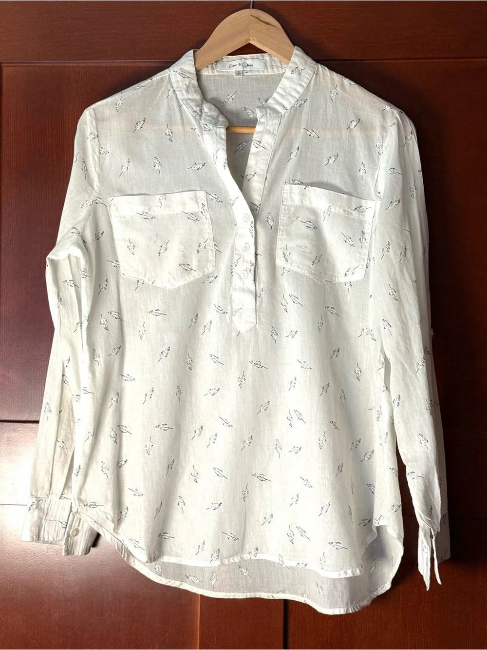 Eden & Olivia White Feather Print Cotton Blouse Size Small